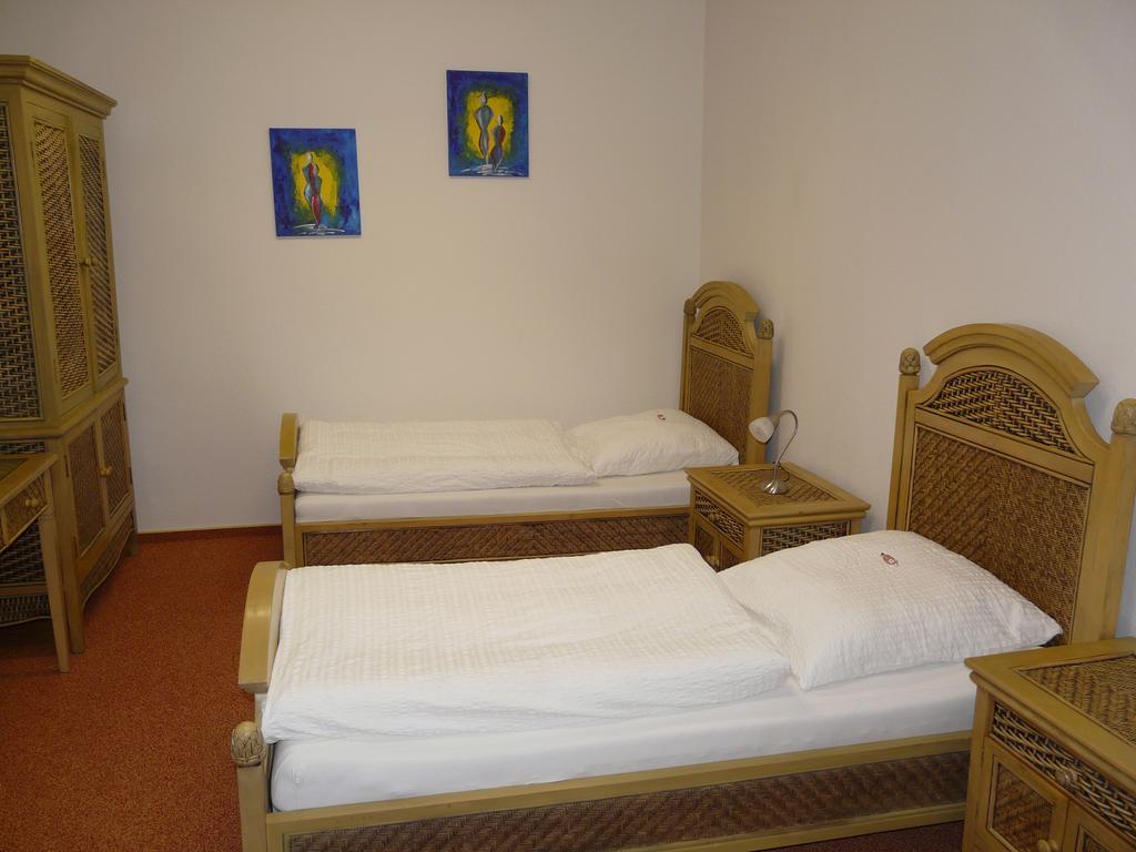 Hotel Kreuzbruchhof Burg Stargard Zimmer foto