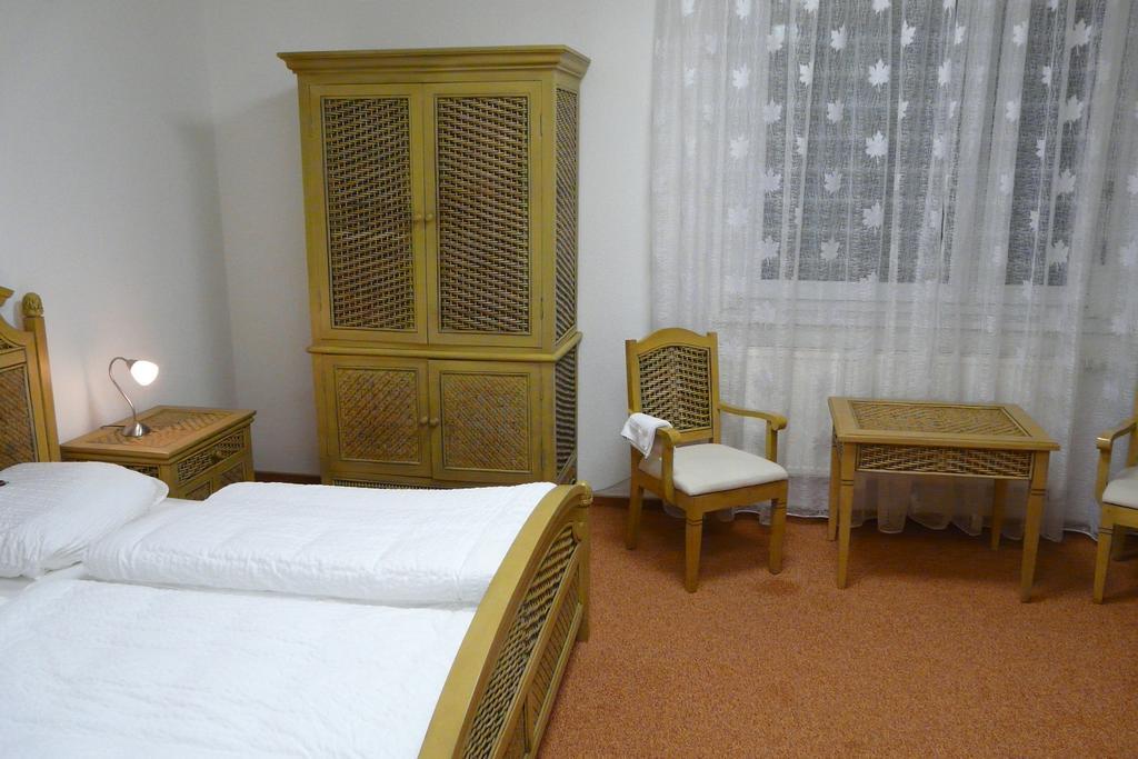 Hotel Kreuzbruchhof Burg Stargard Zimmer foto