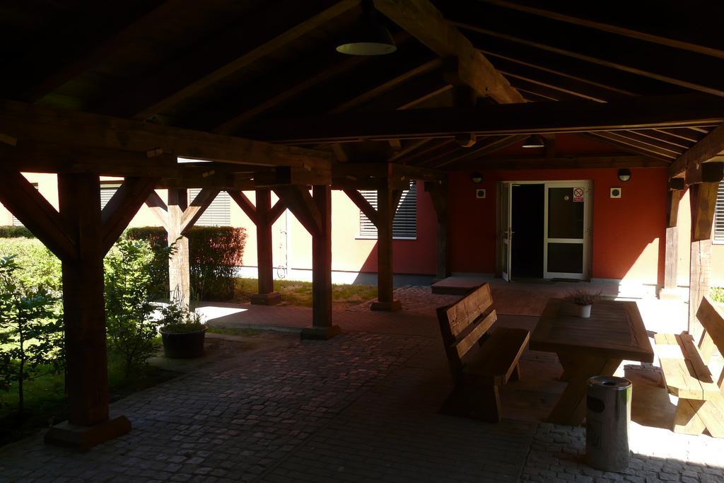 Hotel Kreuzbruchhof Burg Stargard Exterior foto